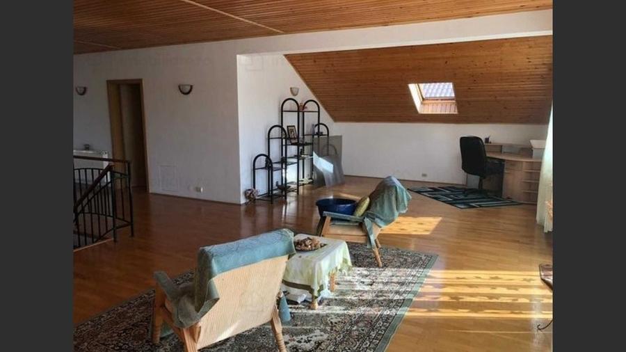 Villa for sale, 10 Rooms, 576 sqm, 700 sqm, Brașov - 1