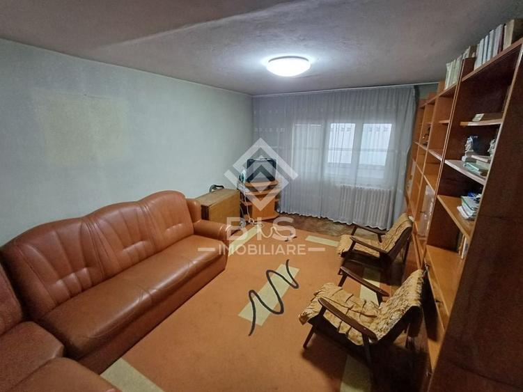 Apartament 3 camere, etaj 2/4 (închiriere maxim 6 luni) - 1