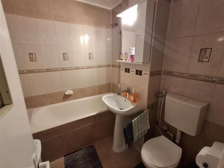 Apartament 3 camere decomandat 2 balcoane pivnita zona Valea Aurie - 5