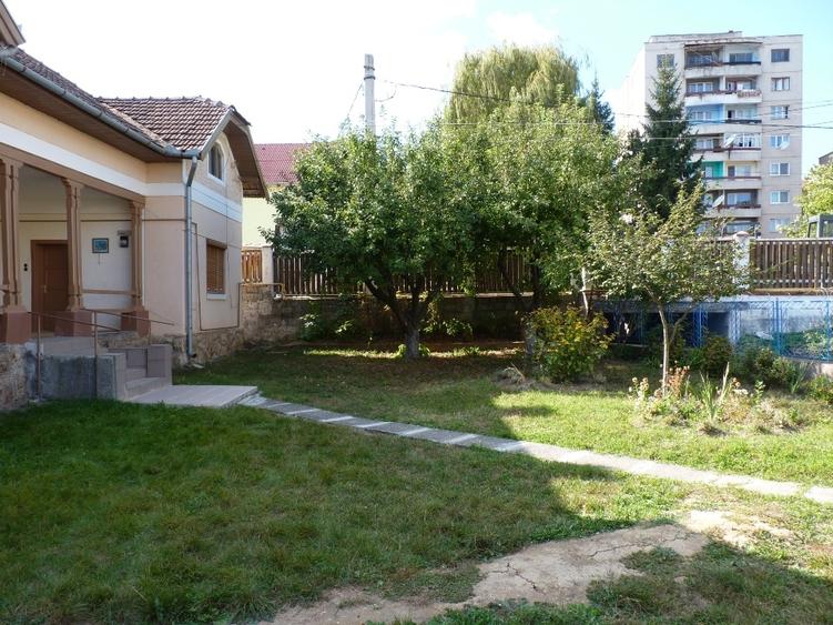 Casă individuală cu 7 camere cu Canalizare în Geoagiu-Băi