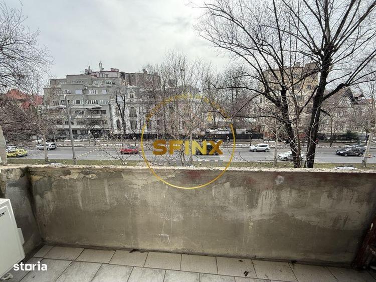 Apartament cu 3 camere în Romană