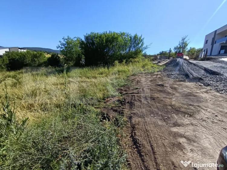 Teren in suprafa?a de 1100 mp, pe strada Crasnei - 1
