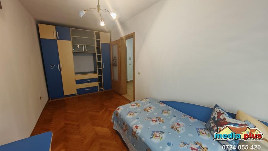 De vânzare apartament 3 camere – zona centrală - 5