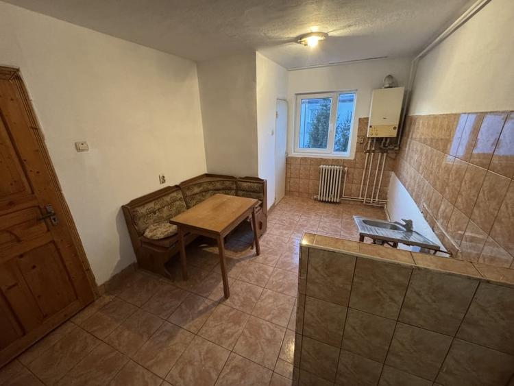 Apartament 2 camere, zona Andrei Mureșanu, etaj 4/4 - 2