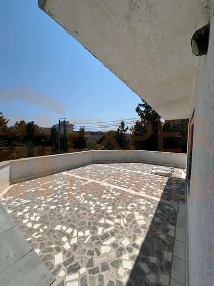 Povestea unei case la doar 200 m de valuri, cu piscina si terasa panoramica - 13