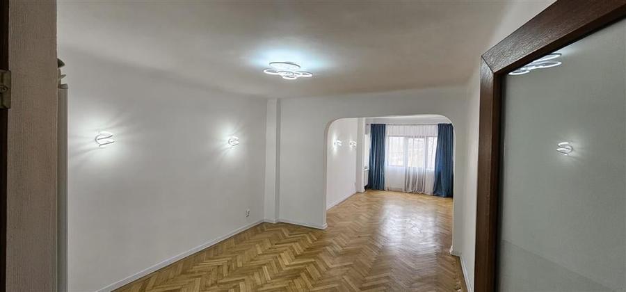 apartament 3 camere Piata Muncii, la 1 minut de gura de metrou, 90mp utili ,etaj - 4