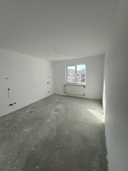 Apartament cu 2 camere decomandat în Pietroasa