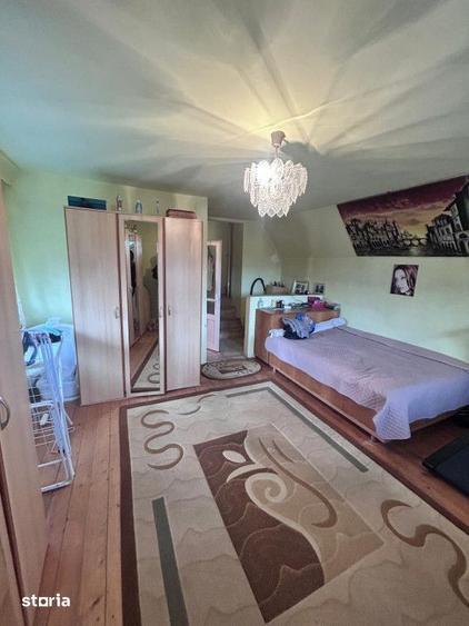 Vanzare- Casa spatioasa cu doua etaje, doua garaje si un foisor. - 16