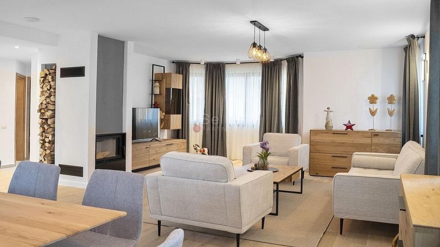 Priveliste frumoasa catre Masivul Postavarul - 18