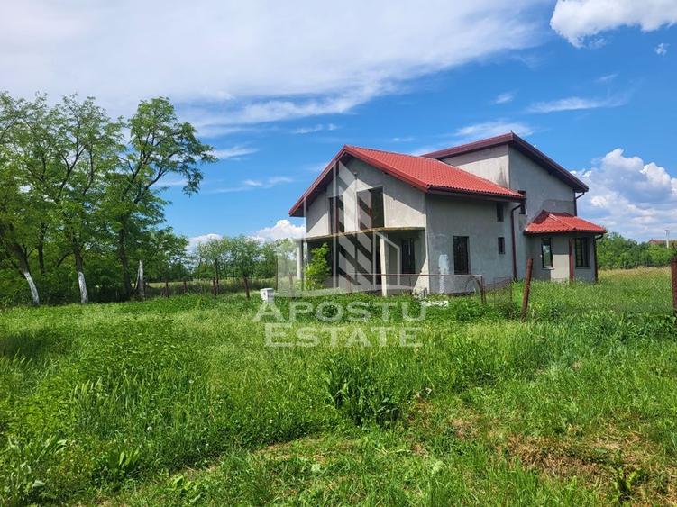 Casa individuala cu 8 camere si terase, teren generos, COMISION 0 - 1