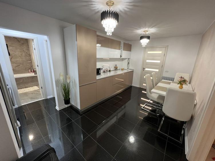 zona h-uri fata in fata cu statia de autobuz !!! - 2