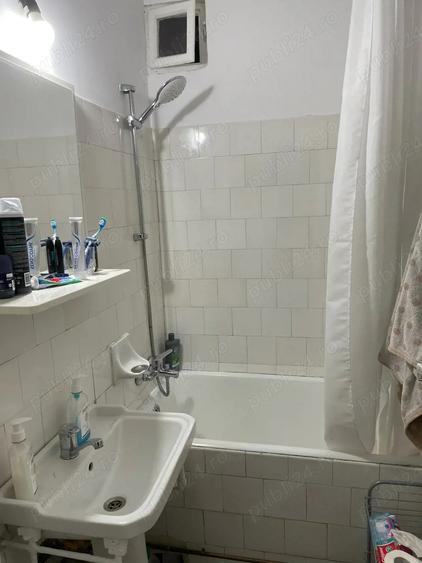 Inchiriez camera in apartament decomandat cu doua camere - 1