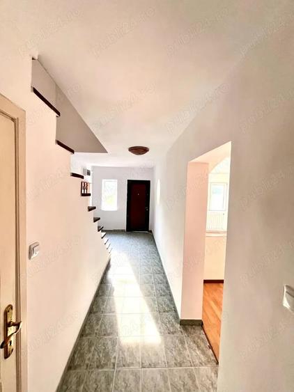 Casă cu 5 camere cu Teren 140 Mp în Lipovei