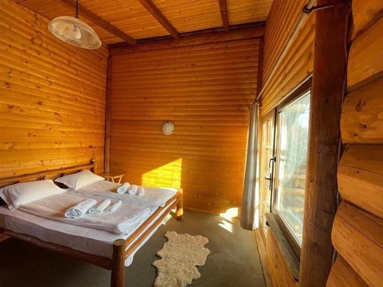 FILM! Resedinte montane,mobilate,echipate, jacuzzi,piscina,pretios areal,Sambata - 14