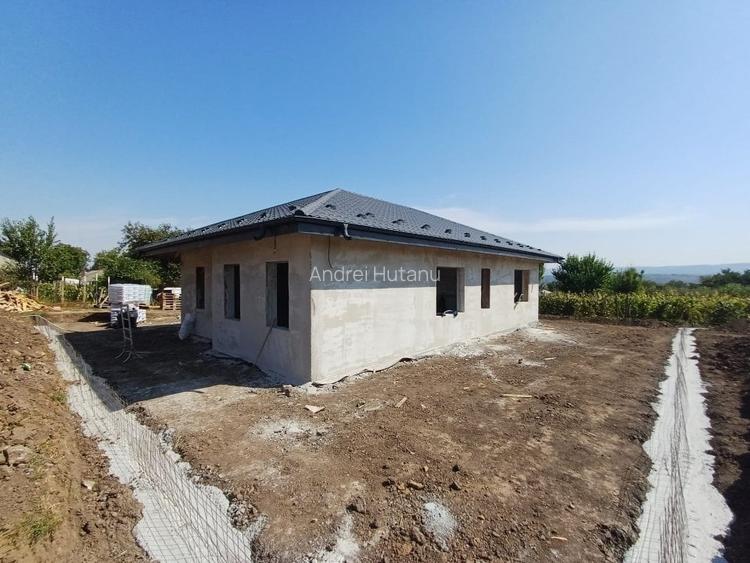 Casa individuala 4 camere , placa de beton peste nivel , HORPAZ