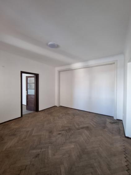 Piata Ion Mihalache - 3 Camere - Imobil interbelic - Urgenta 2 - 11