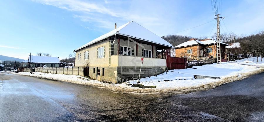 Casă individuală cu 5 camere cu Canalizare în Voivodeni