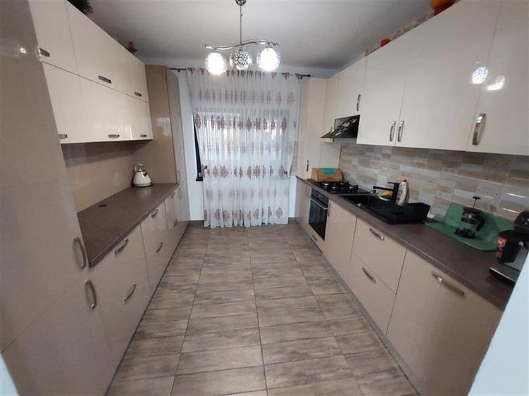 Vila deosebita pe Soseaua Rediu vis-a-vis de lac - 10