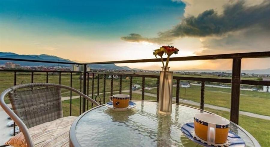 10.000mp intravilan, front la doua strazi, configuratie avantajoasa, aria Coresi - 3