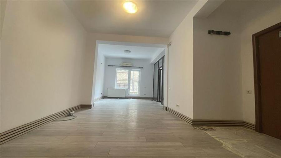 Piata Muncii, vila  moderna, 380 mp,  11 camere - 1