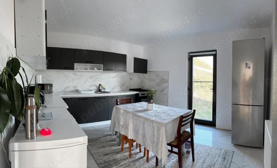 Vand casa in comuna Padureni - 2