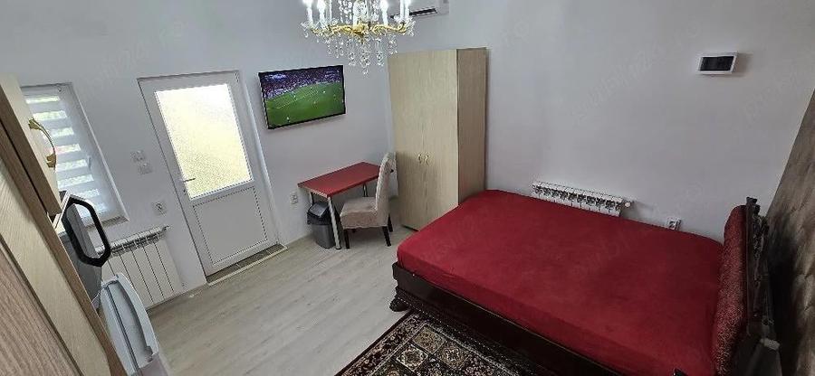 La 5 minute de sta?ia de metrou Eroii Revolutiei - 1