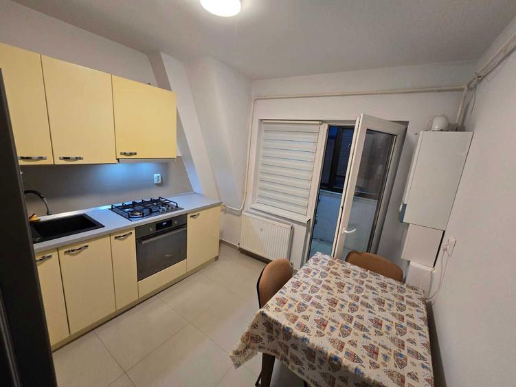 Inchiriere apartament 3 camere. Proprietar - 11