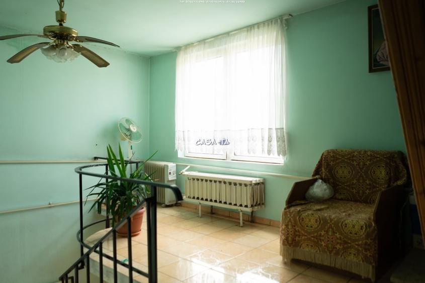 Casă individuală cu 7 camere cu Teren 2310 Mp în Licurici