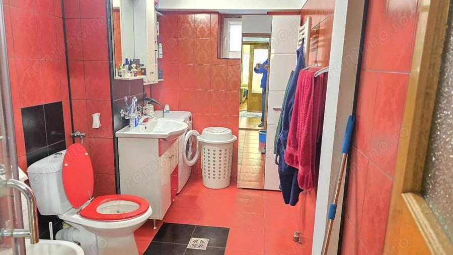 Vand apartament cu 3 camere in Deva, etaj 1, din anul 2000, suprafata tabulara de 156,9 mp, BOXA - 11
