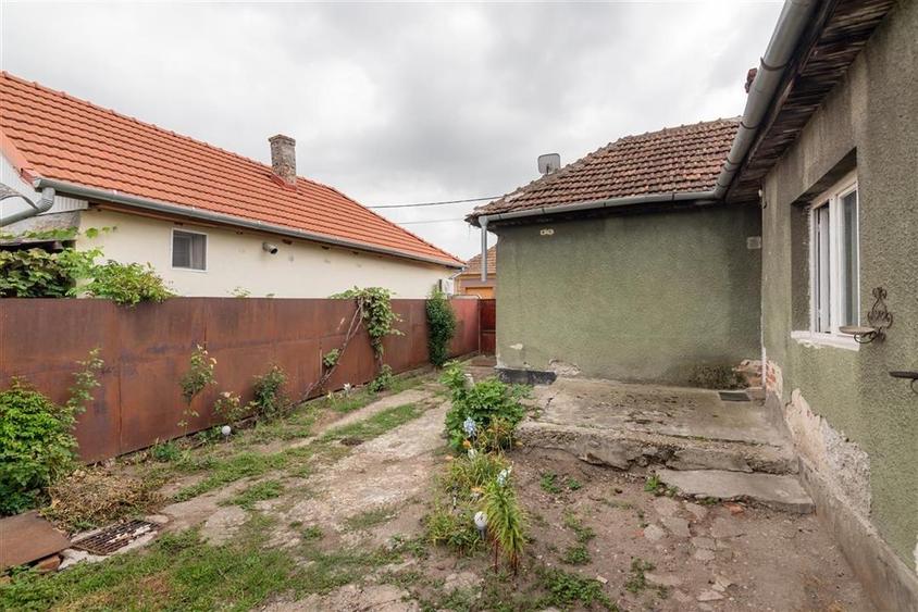 Casa renovabila cu teren de 620 mp in Cantemir - 18