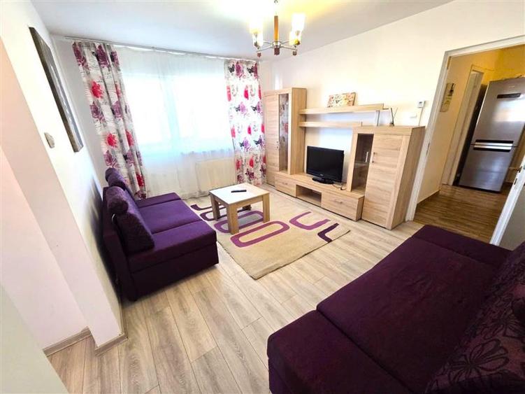 Apartament 2 camere luminos, loc de parcare. Se afla la 5 minute de Coresi.Zona - 9