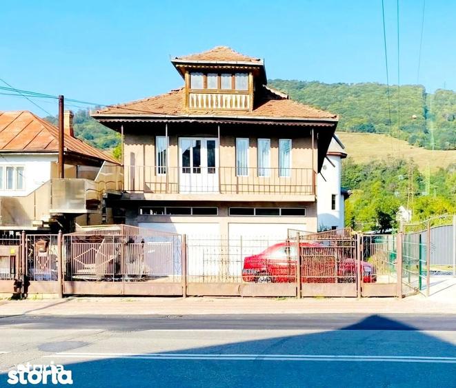 Casa de vanzare pozi?ie excelenta in Piatra-Neamt - 2
