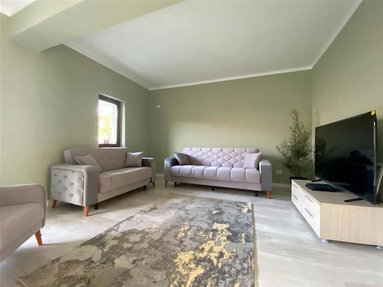 DE VANZARE VILA DANTELEI - DRUMUL TABEREI SECTOR 5 STATIE AUTOBUZ - 12