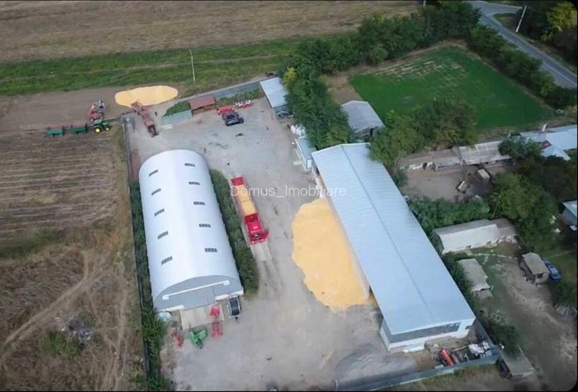 Baza de cereale in functiune , 4500 mp intravilan + 2 depozite (aprox 1000mp)
