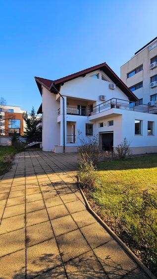 Casa individuala 11 incaperi | Zona Iancu Nicolae - Privighetorilor | Teren 627 - 1