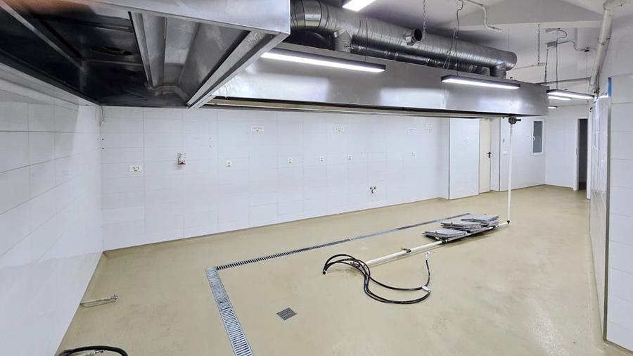 Spatiu comercial vad intens, intersectie bulevarde, vizibilitate maxima - 9