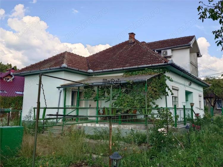 Casa P+M cu teren generos si loturi suplimentare in Baia de Cris - 4