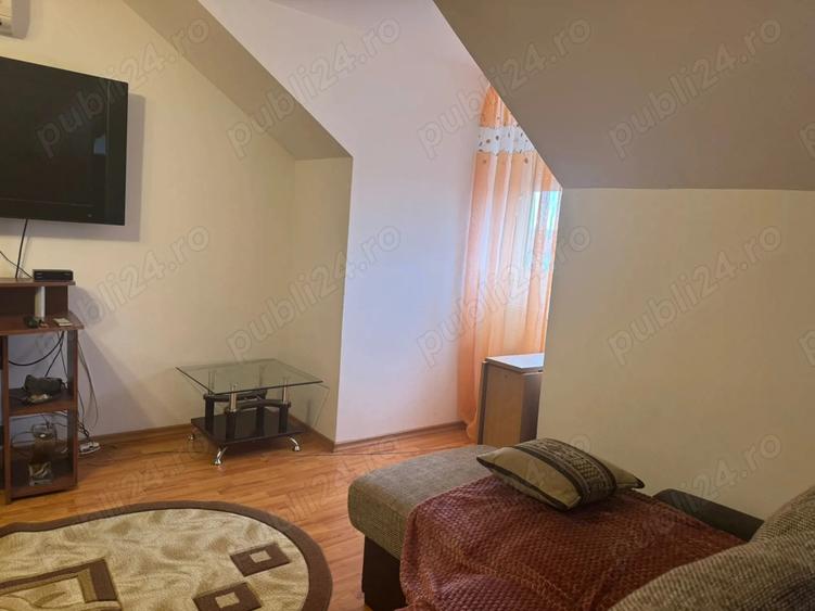 Inchiriez apartament 3 camere - 4