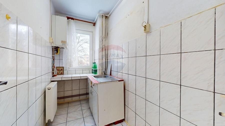 De vânzare: 2 camere, baie cu geam, etaj 2 - 5