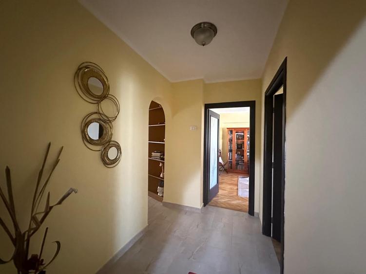 Apartament cu 4 camere decomandat în Gară