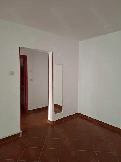 Inchiriez spatiu comercial - 10