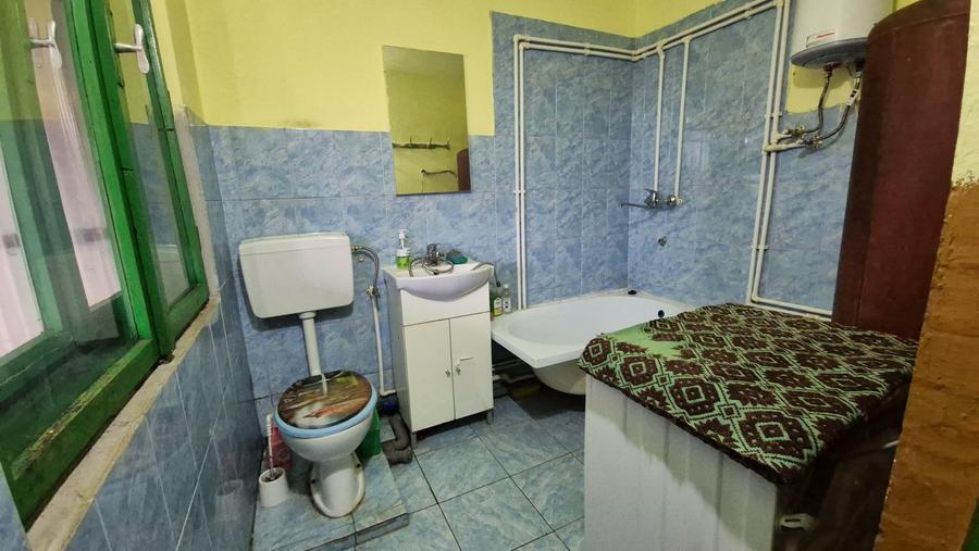 Casa traditionala + curte generoasa de vanzare Ribita, Hunedoara - 5