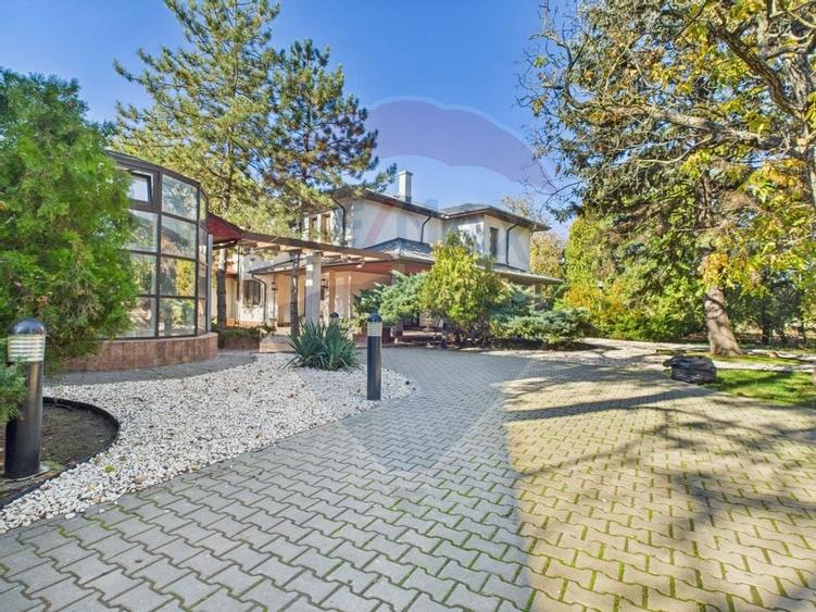 Vilă spectaculoasă în Balotești, curte 5000 mp si piscina interioara - 1