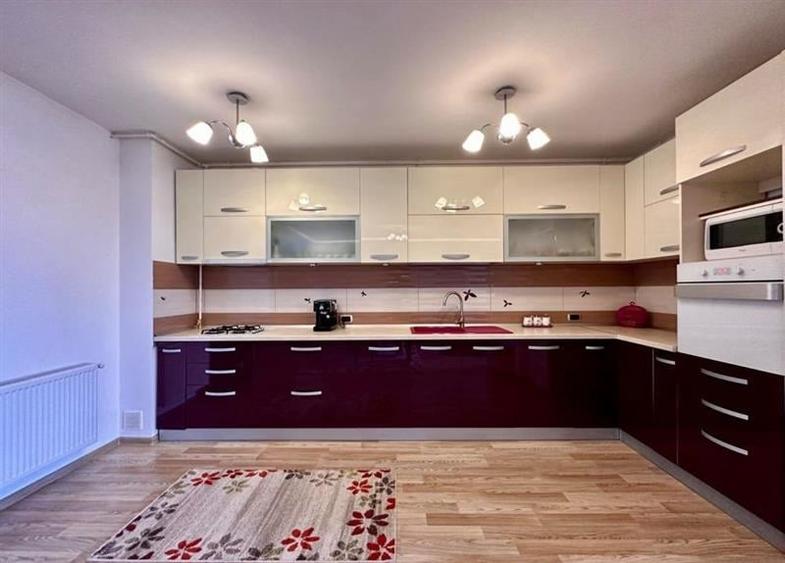 In spectacol structural, vedere deschisa, elegant mobilat si echipat, Tractorul, - 6