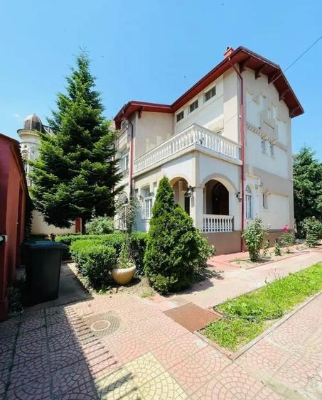 Bijuterie Arhitecturală: Refugiul tău de Lux cu Piscină în Inima Orașului - 1