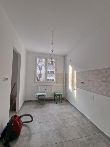Brancoveanu - Apartament 3 camere - 2 gr sanitare - et 1 -  renovat - decomandat - 10