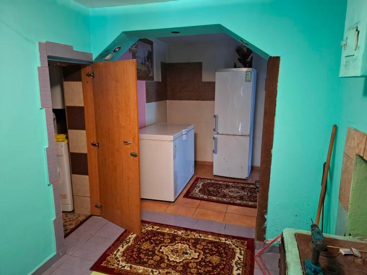 Oportunitate rară: gospodărie completă cu livadă și teren generos în Crâmpoia –  - 4