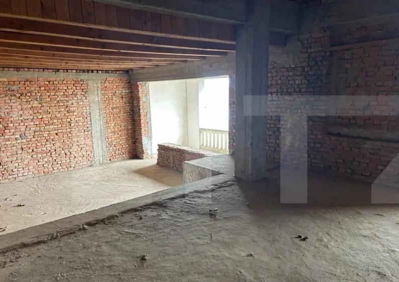 Casa spa?ioasa cu poten?ial imens in inima ora?ulu - 10