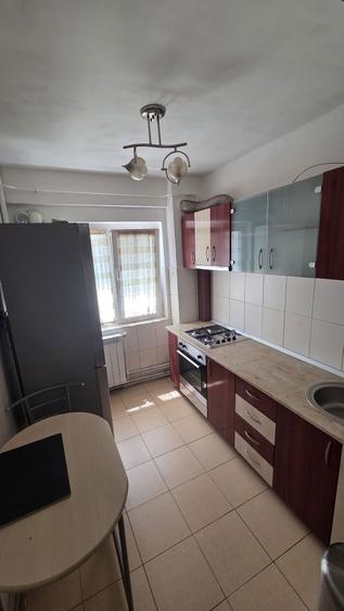 Persoana fizica, propietar inchiriez apartament 2 camere decomandat et 1 - 1