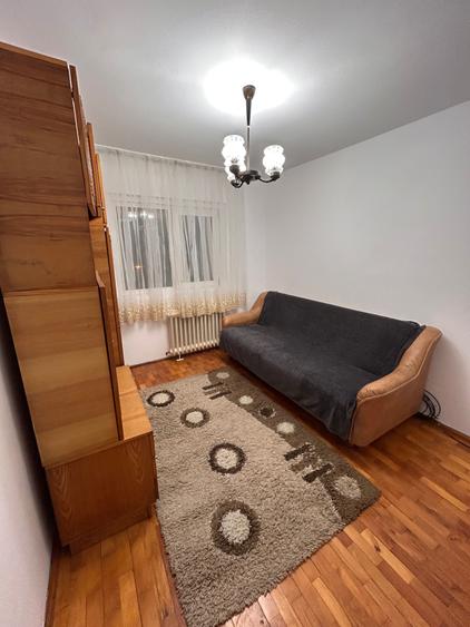 Apartament cu 3 camere decomandat în Exterior Vest